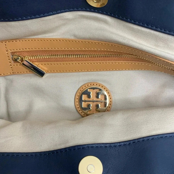 Tory Burch Jaden Tote - Picture 12 of 12